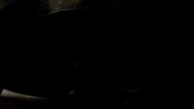 একটি সুন্দর শরীরের সঙ্গে একটি বাংলাদেশী হট সেক্স ভিডিও সেক্সি অপেশাদার ভদ্রমহিলা তার হাত দিয়ে একটি শিশ্ন ধরে আছে