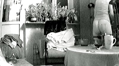 একটি স্বর্ণকেশী তার বাংলাদেশী চোদাচুদির ভিডিও ভিজা ভোদার মধ্যে একটি শিশ্ন পেয়েছে এবং সেও এটি পরিচালনা করে